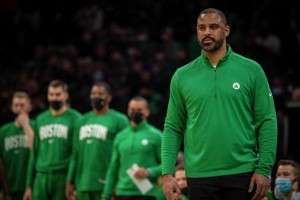  那不勒斯主帅下课，助教暂代帅位  