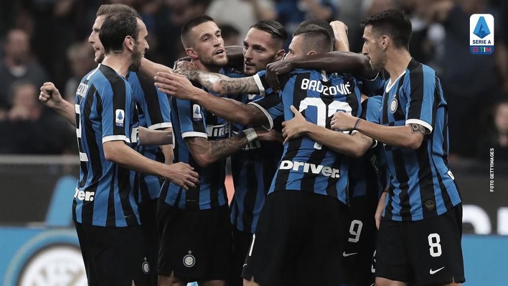  AC米兰防线送礼遭绝杀  